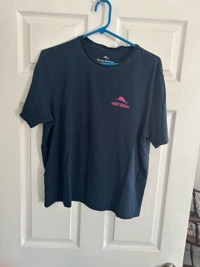 Tommy Bahama Navy T‑Shirt sz med Pink Logo Dolphin
